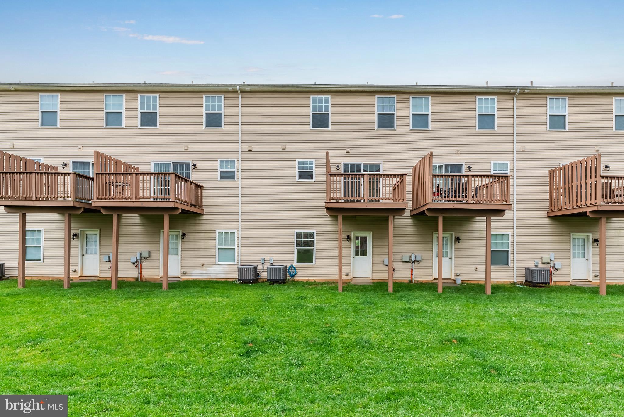 823 Schooner Ln