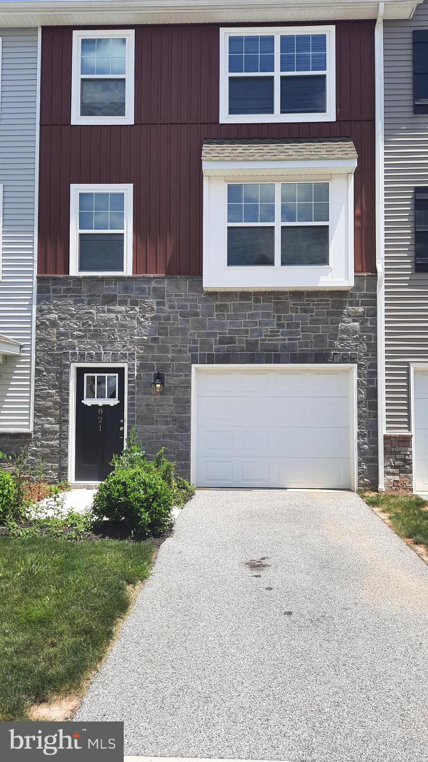 821 ADMIRALS QUAY DR