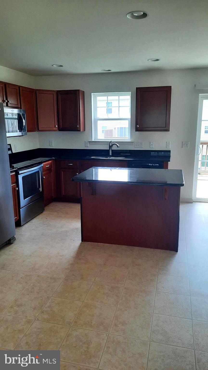 828 ADMIRALS QUAY DR