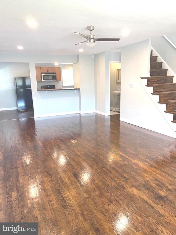 16 W Glenwood Dr #A
