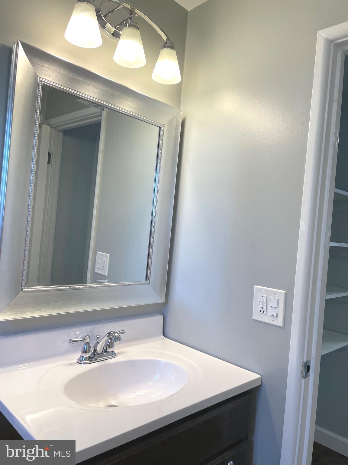 16 W Glenwood Dr #A