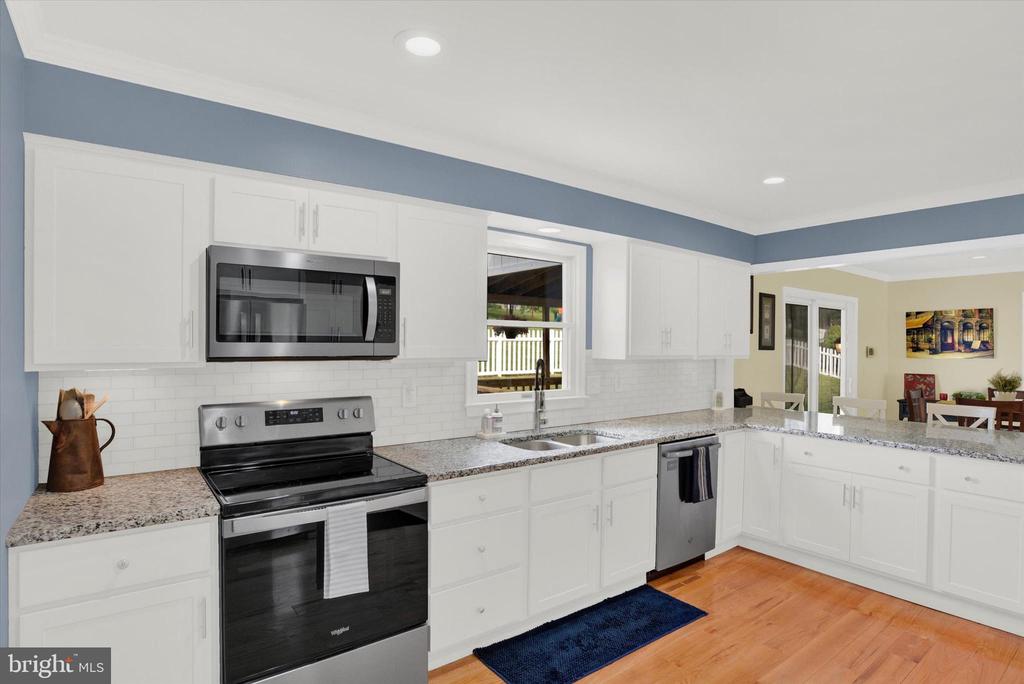 711 Carriage Ln