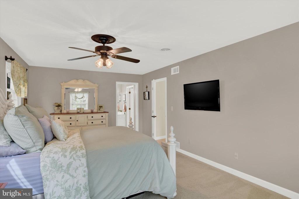 711 Carriage Ln