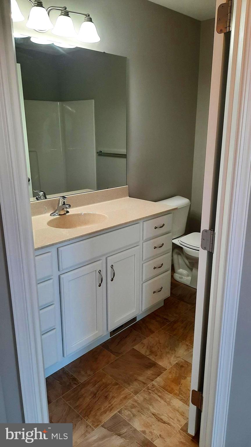 806 ADMIRALS QUAY DR