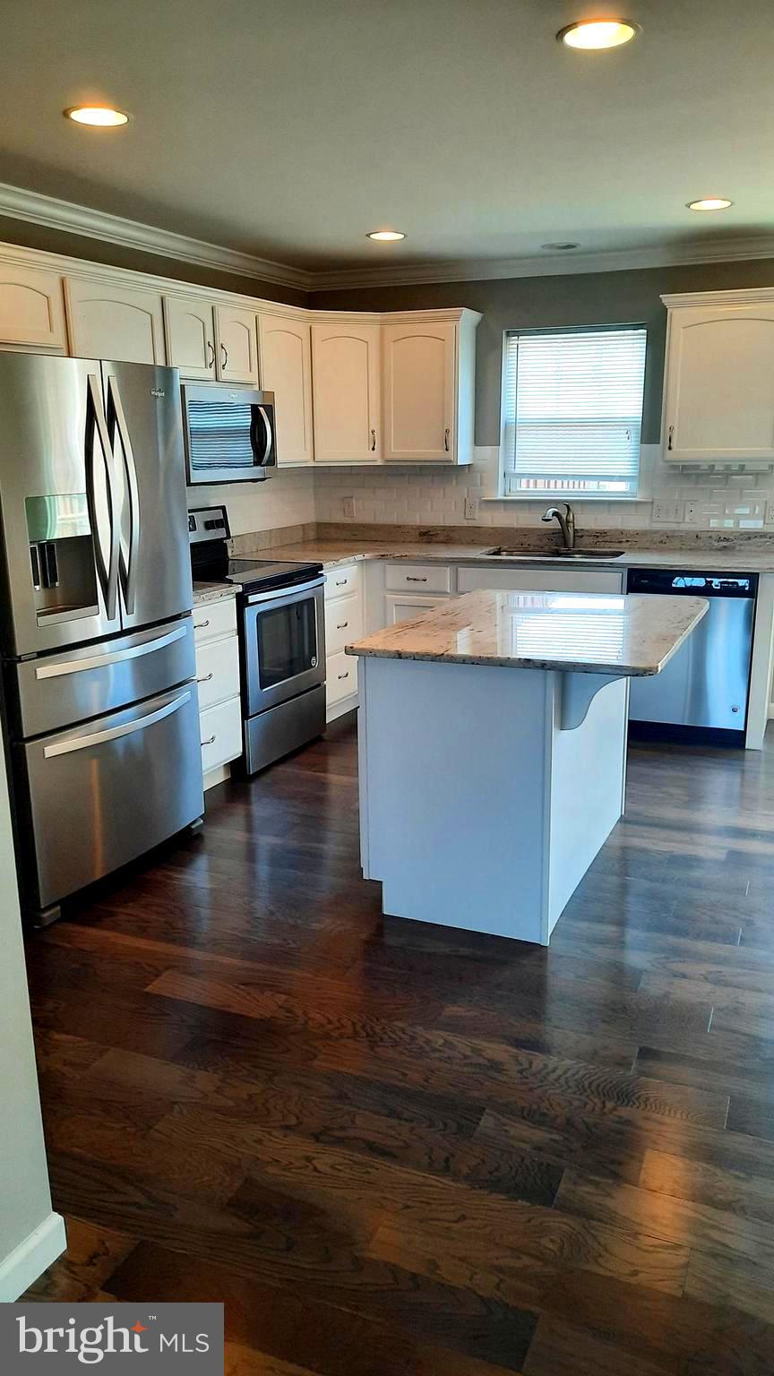 806 ADMIRALS QUAY DR