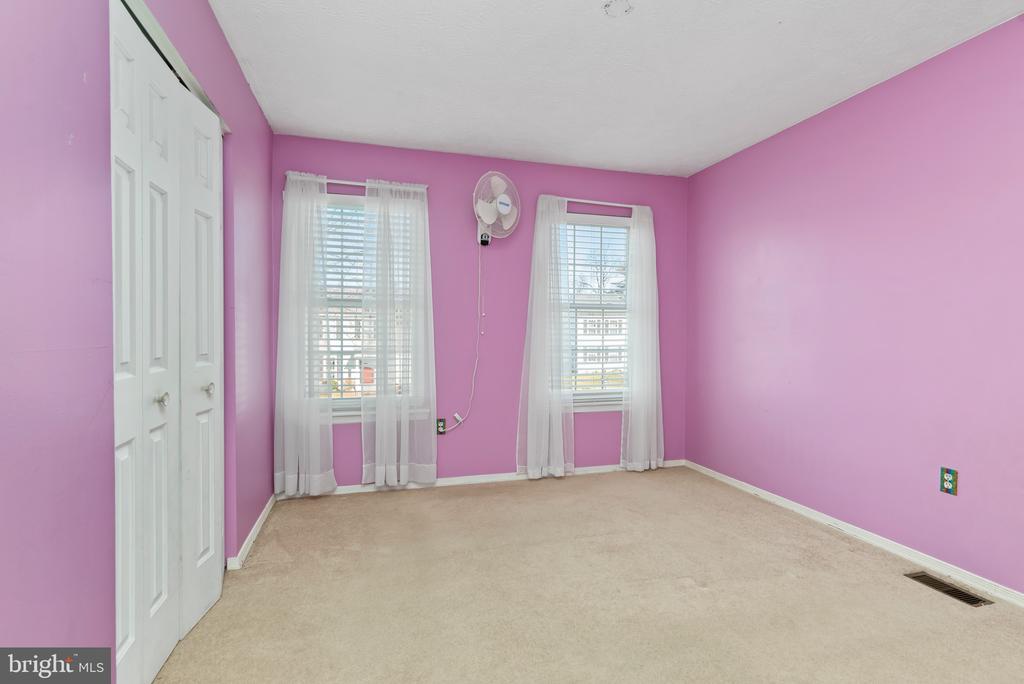 12 BRIARWOOD CT