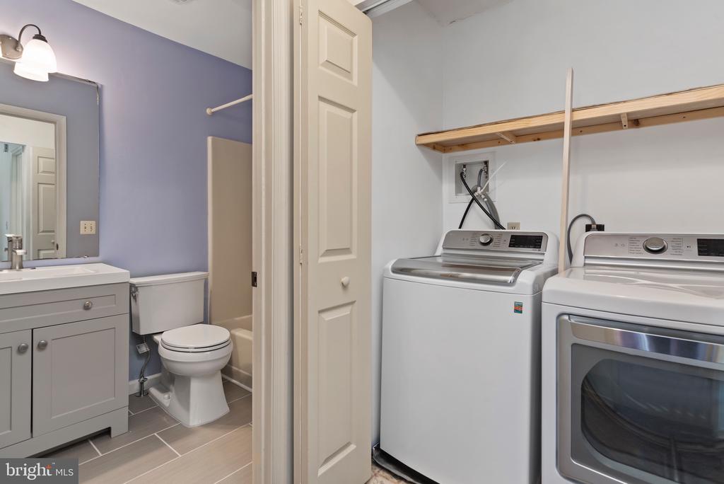 12 BRIARWOOD CT