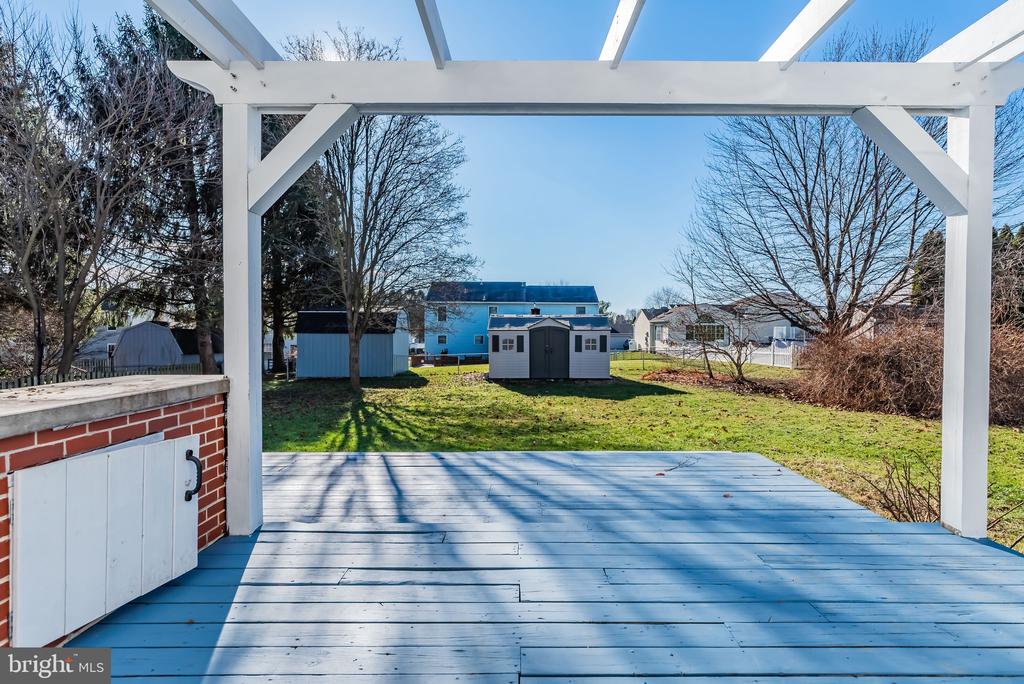 12 BRIARWOOD CT