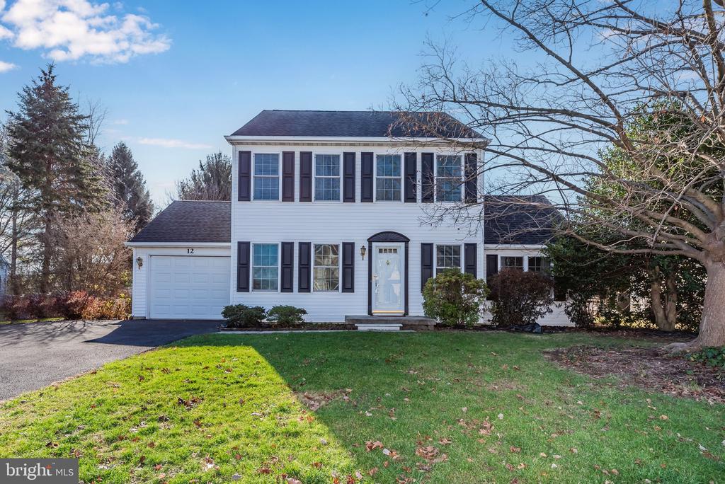 12 BRIARWOOD CT