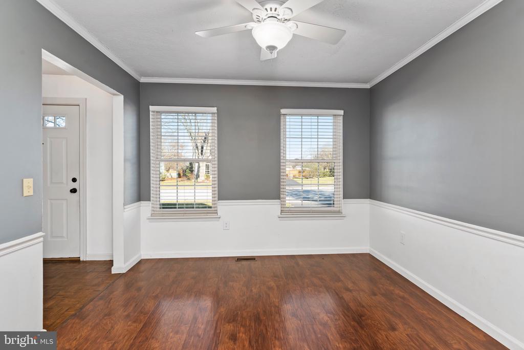 12 BRIARWOOD CT