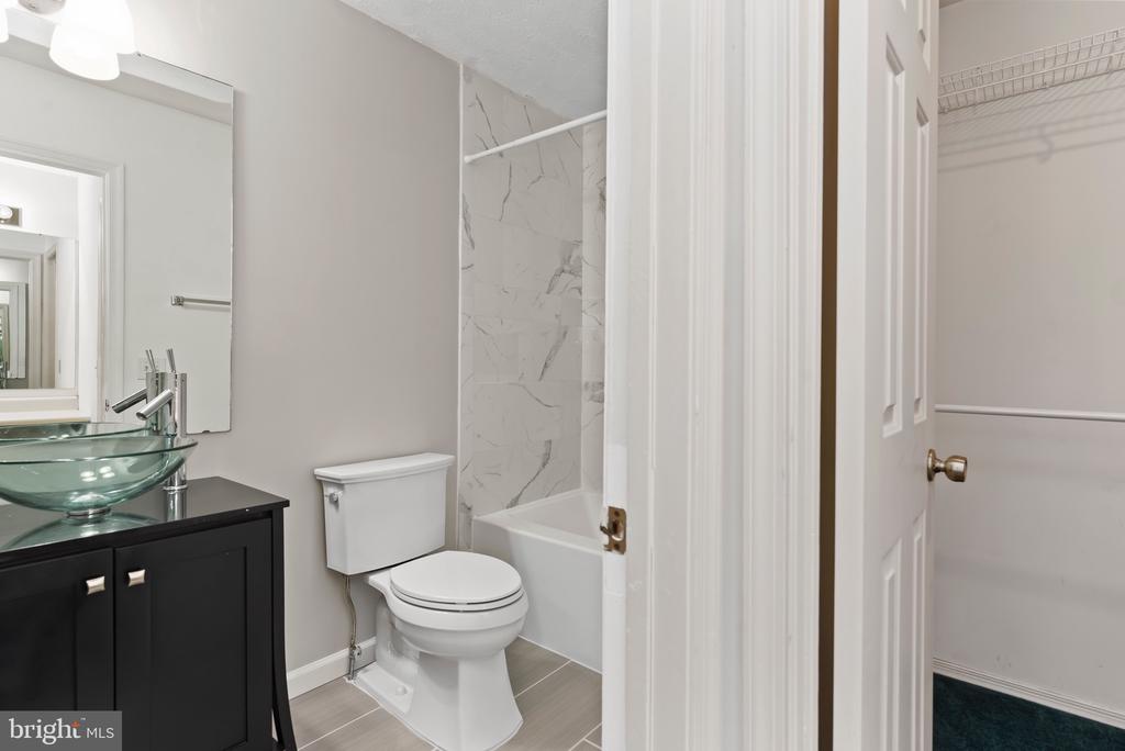 12 BRIARWOOD CT