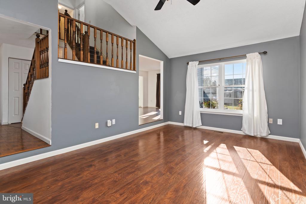 12 BRIARWOOD CT
