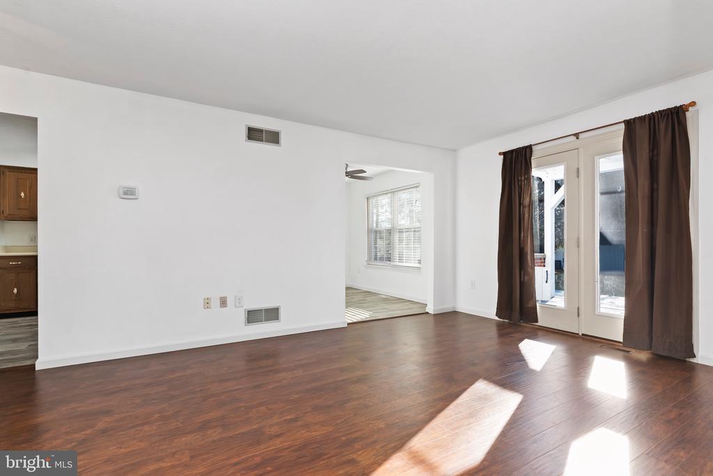 12 BRIARWOOD CT