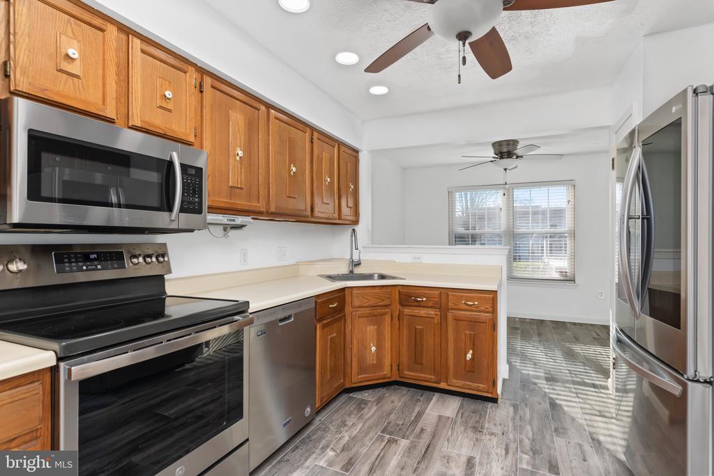 12 BRIARWOOD CT