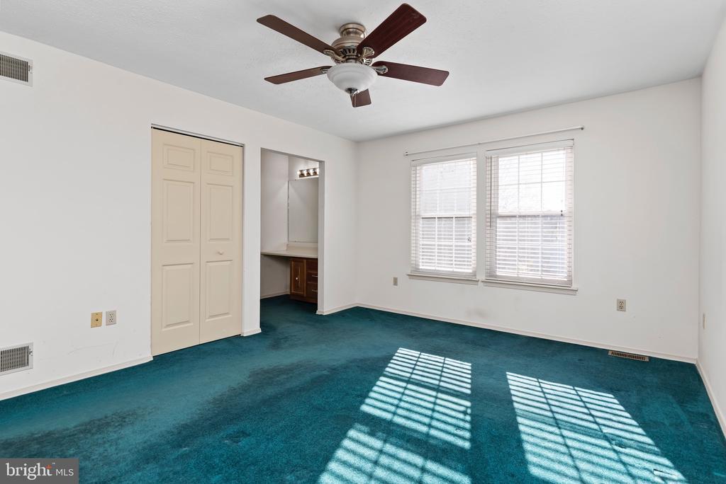 12 BRIARWOOD CT