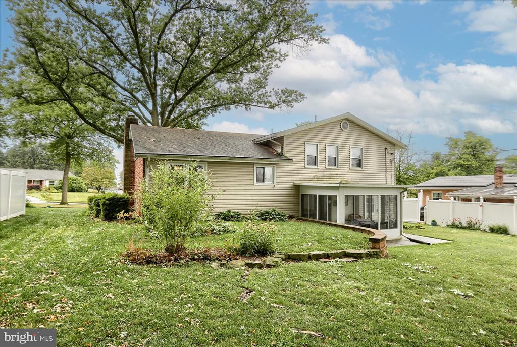 817 Yverdon Dr