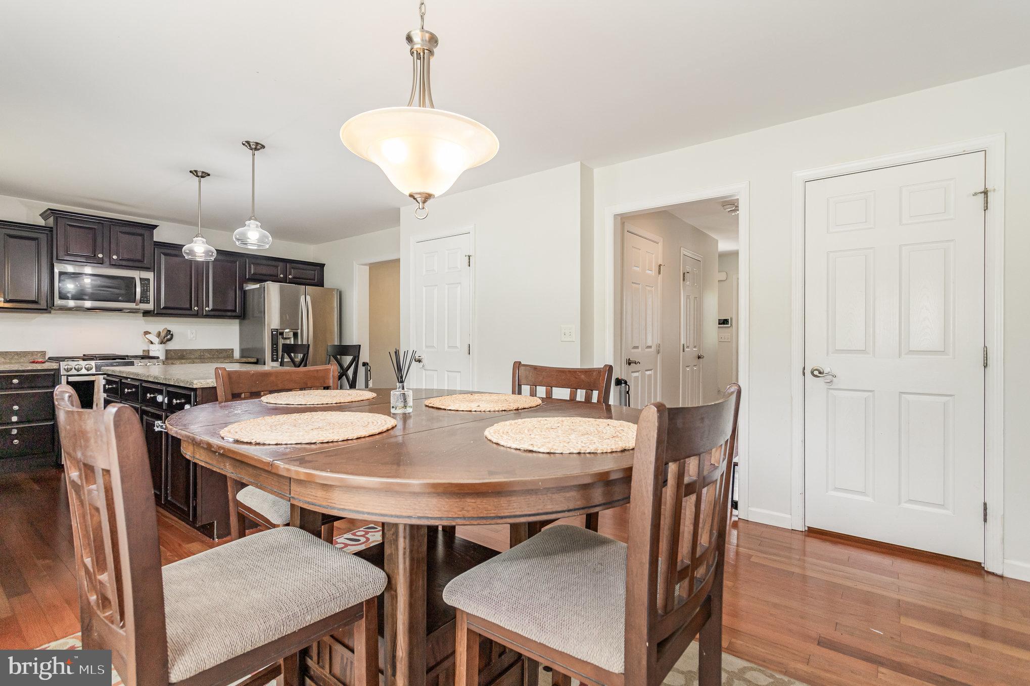 4585 Manor Dr