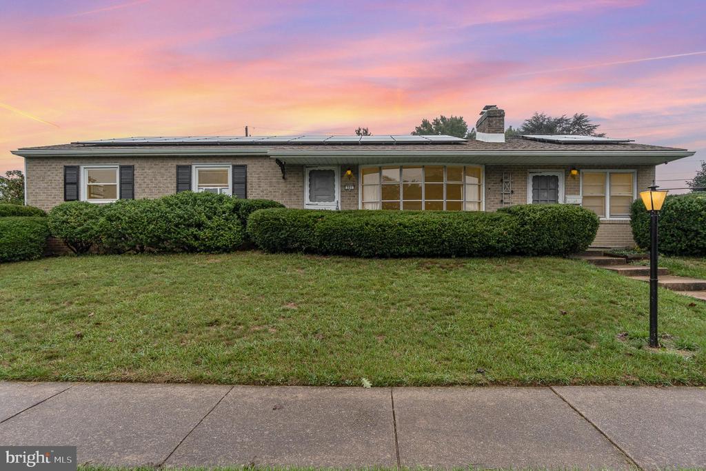 301 W Maple Ave