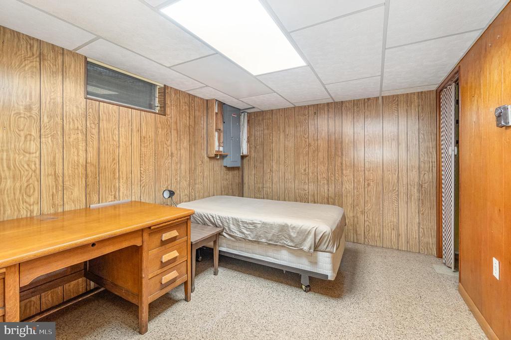 301 W Maple Ave