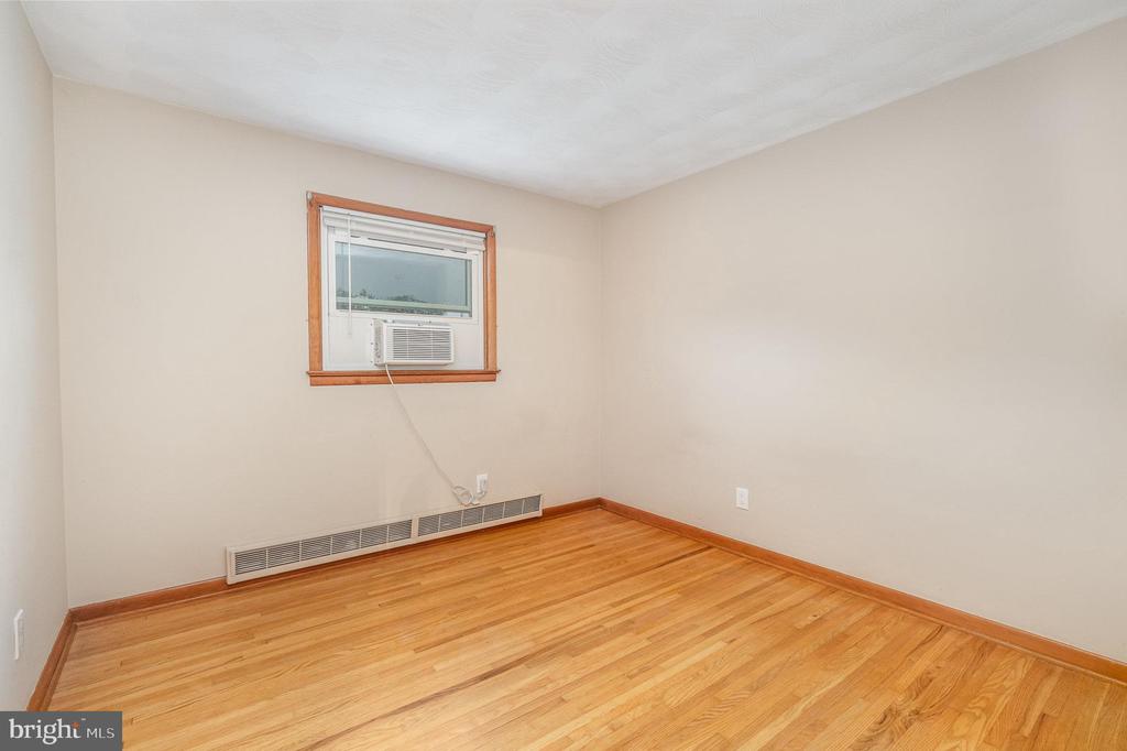 301 W Maple Ave