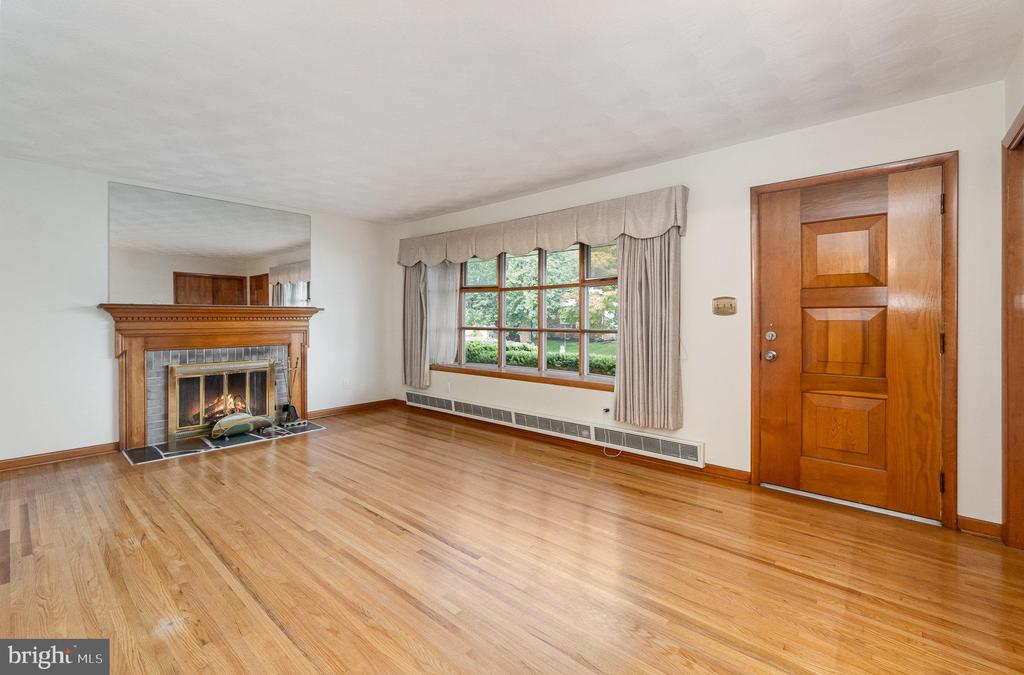 301 W Maple Ave