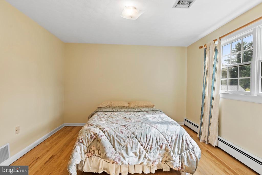 422 Deerfield Rd
