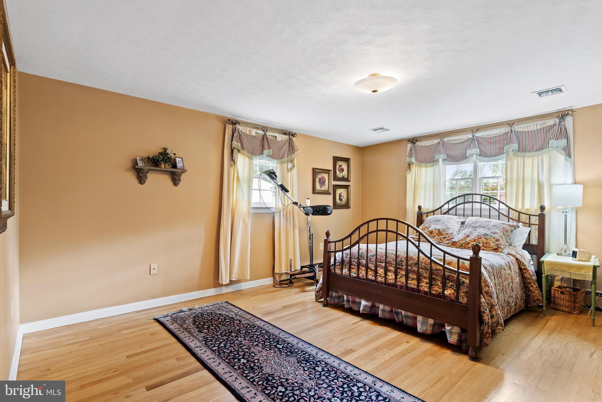 422 Deerfield Rd