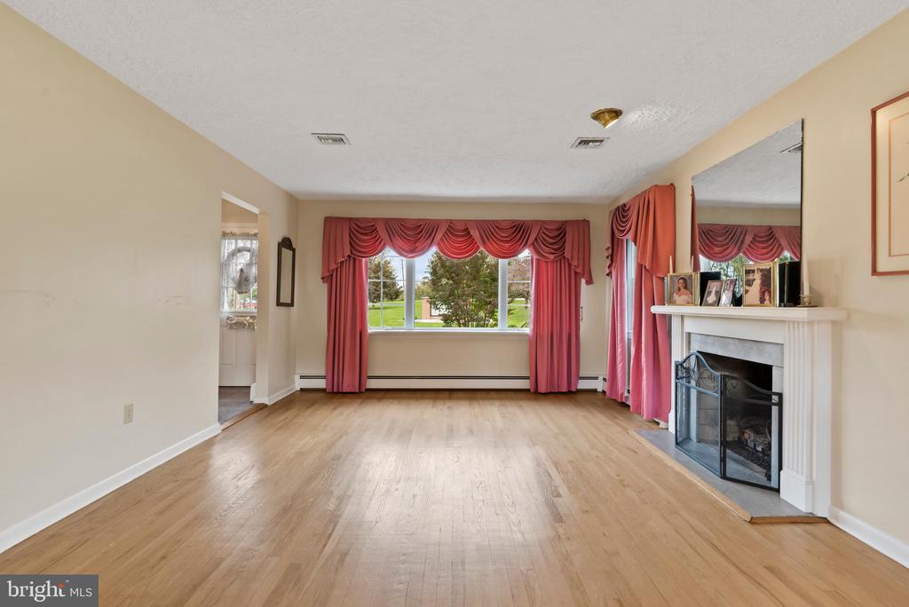 422 Deerfield Rd