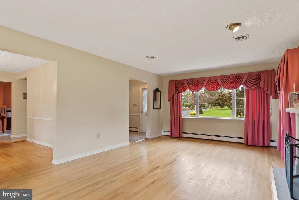 422 Deerfield Rd