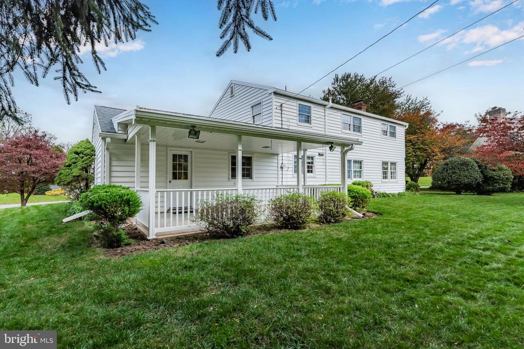 422 Deerfield Rd