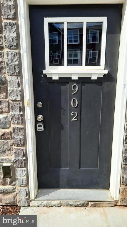 902 ADMIRALS QUAY DR