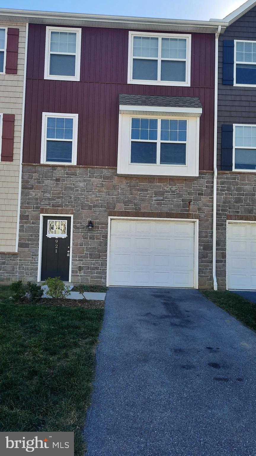 921 ADMIRALS QUAY DR