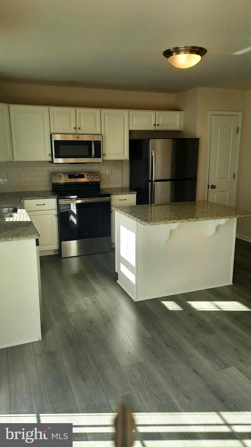 921 ADMIRALS QUAY DR