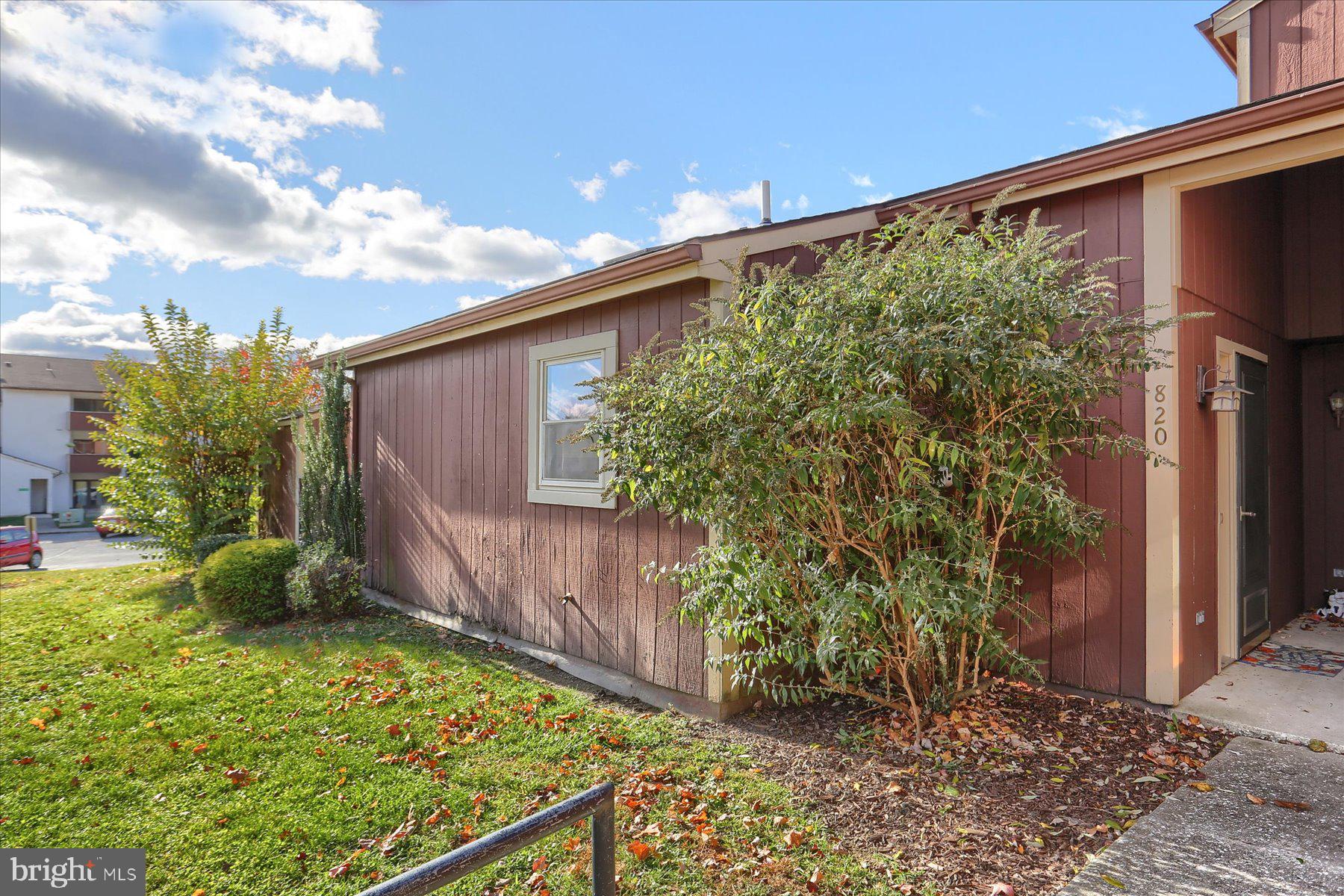 820 Lee Ln