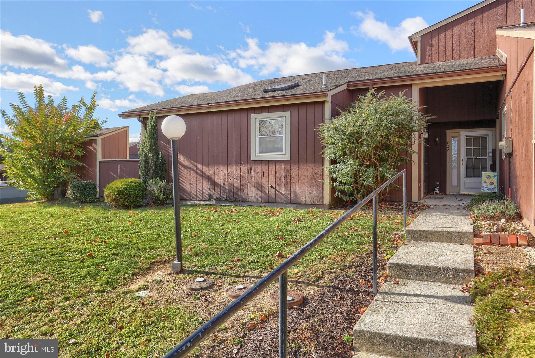 820 Lee Ln