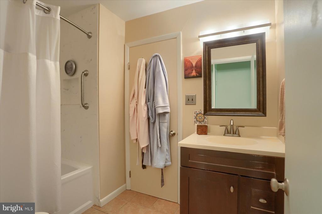 18 Drexel Pl