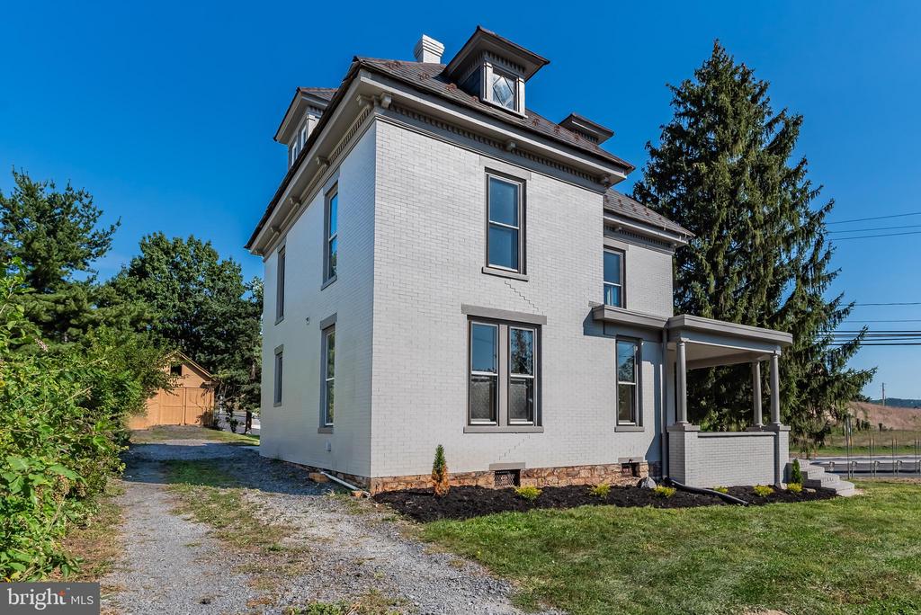100 VALLEY RD