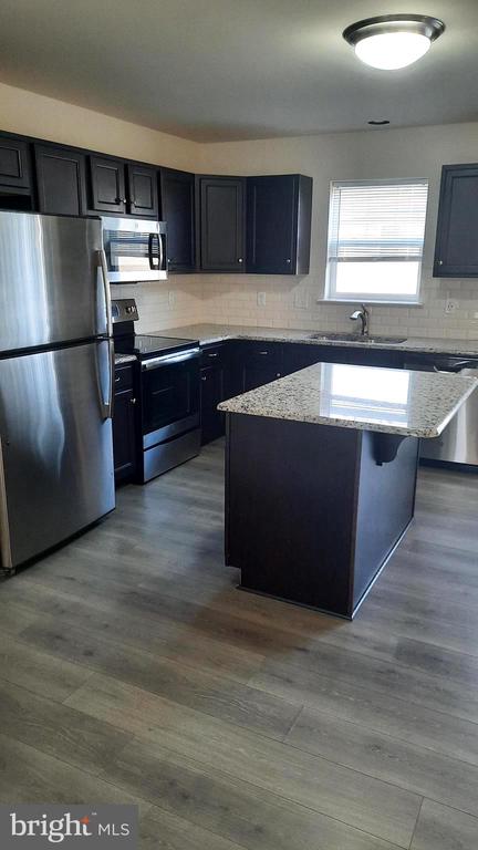936 ADMIRALS QUAY DR