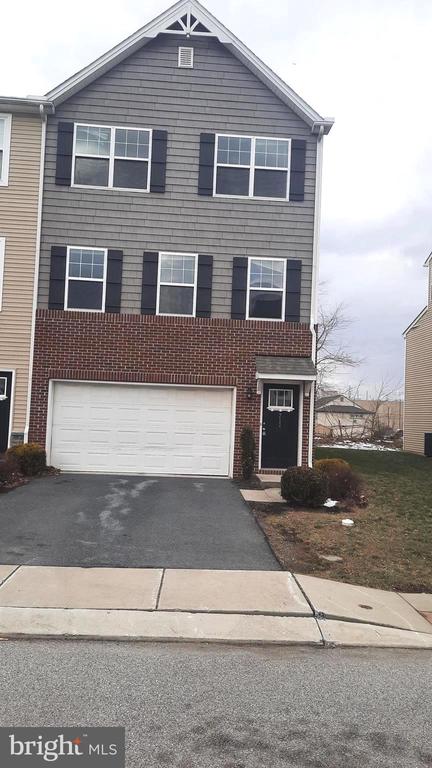 711 ADMIRALS QUAY DR