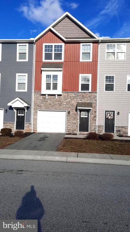 821 SCHOONER LN