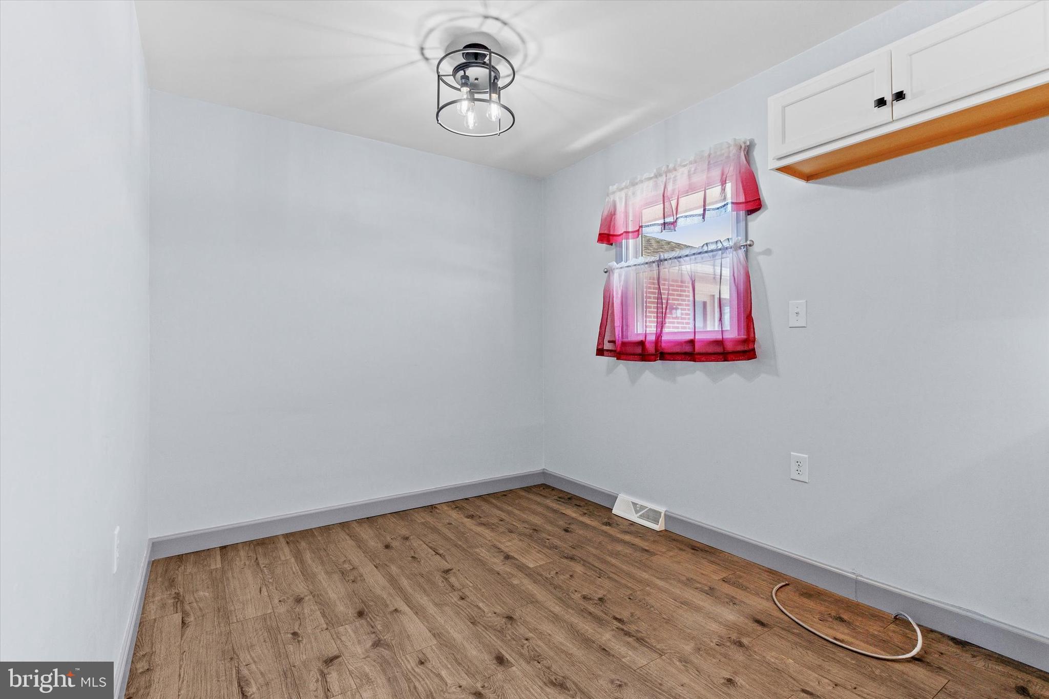 330 N Middlesex Rd