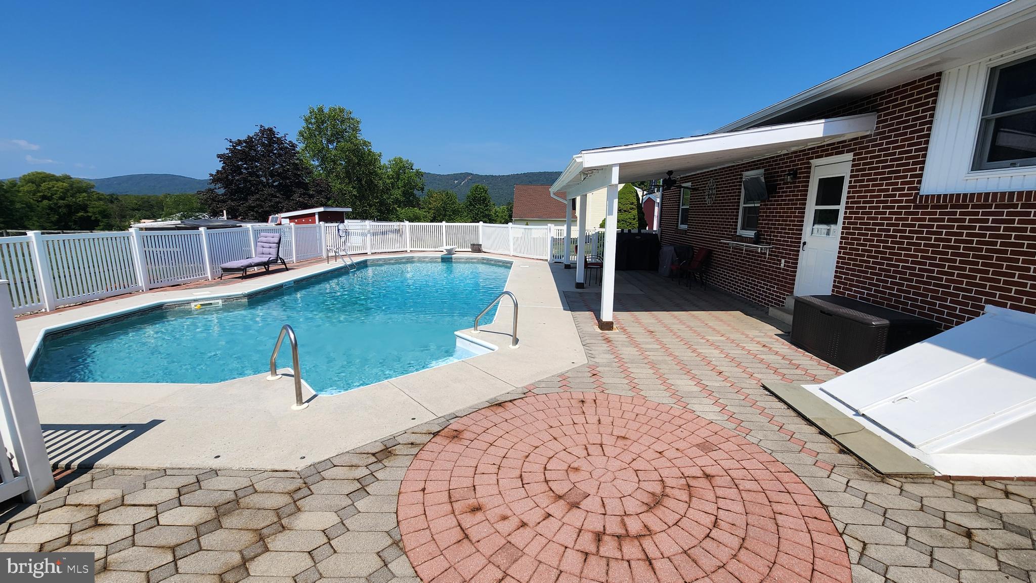 330 N Middlesex Rd
