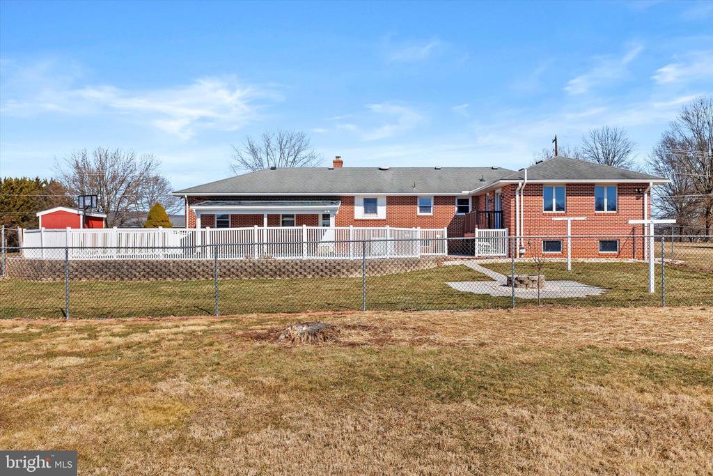 330 N Middlesex Rd