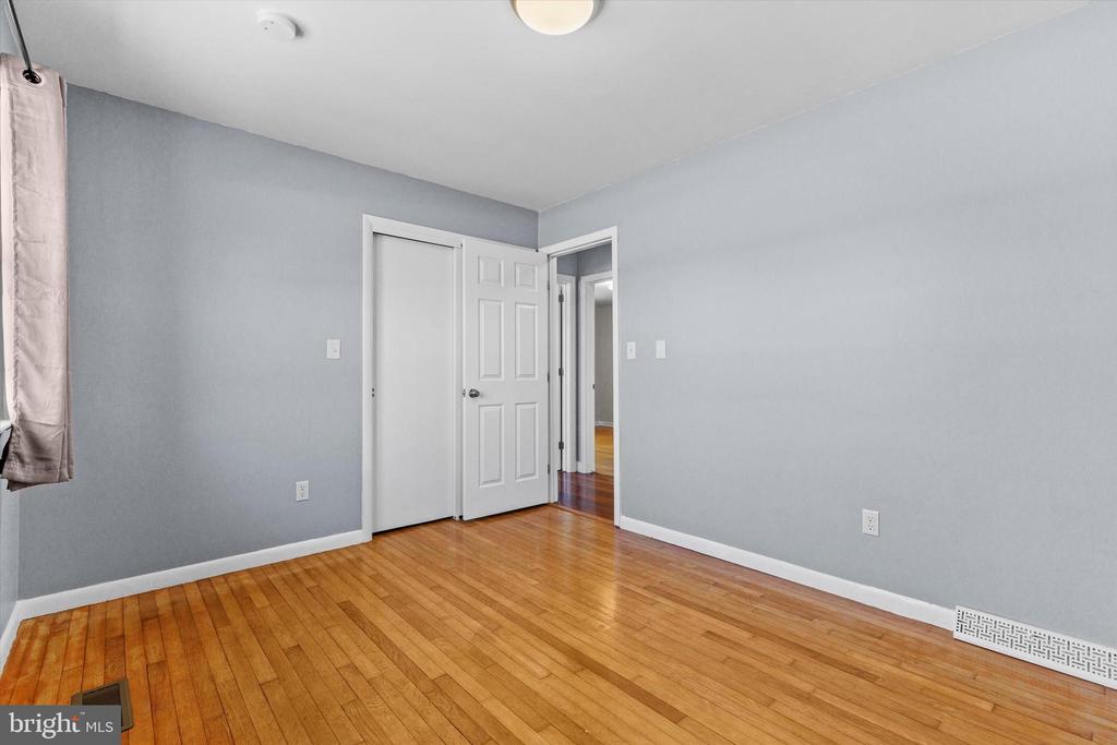 330 N Middlesex Rd