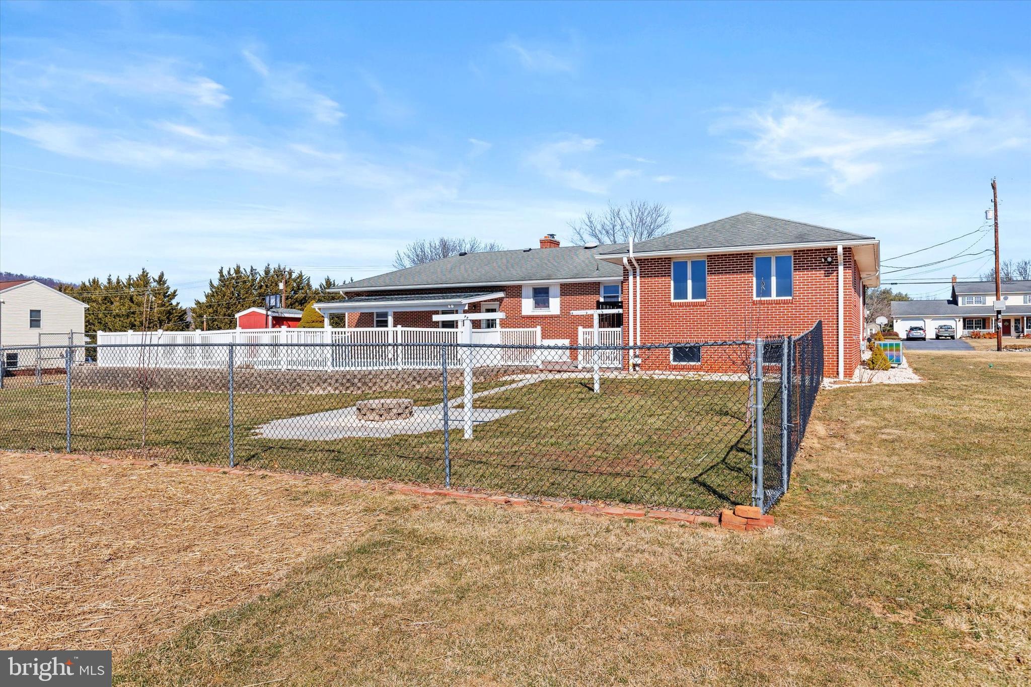 330 N Middlesex Rd
