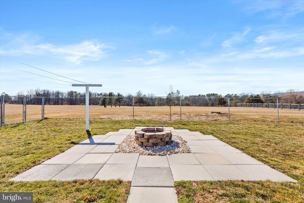 330 N Middlesex Rd
