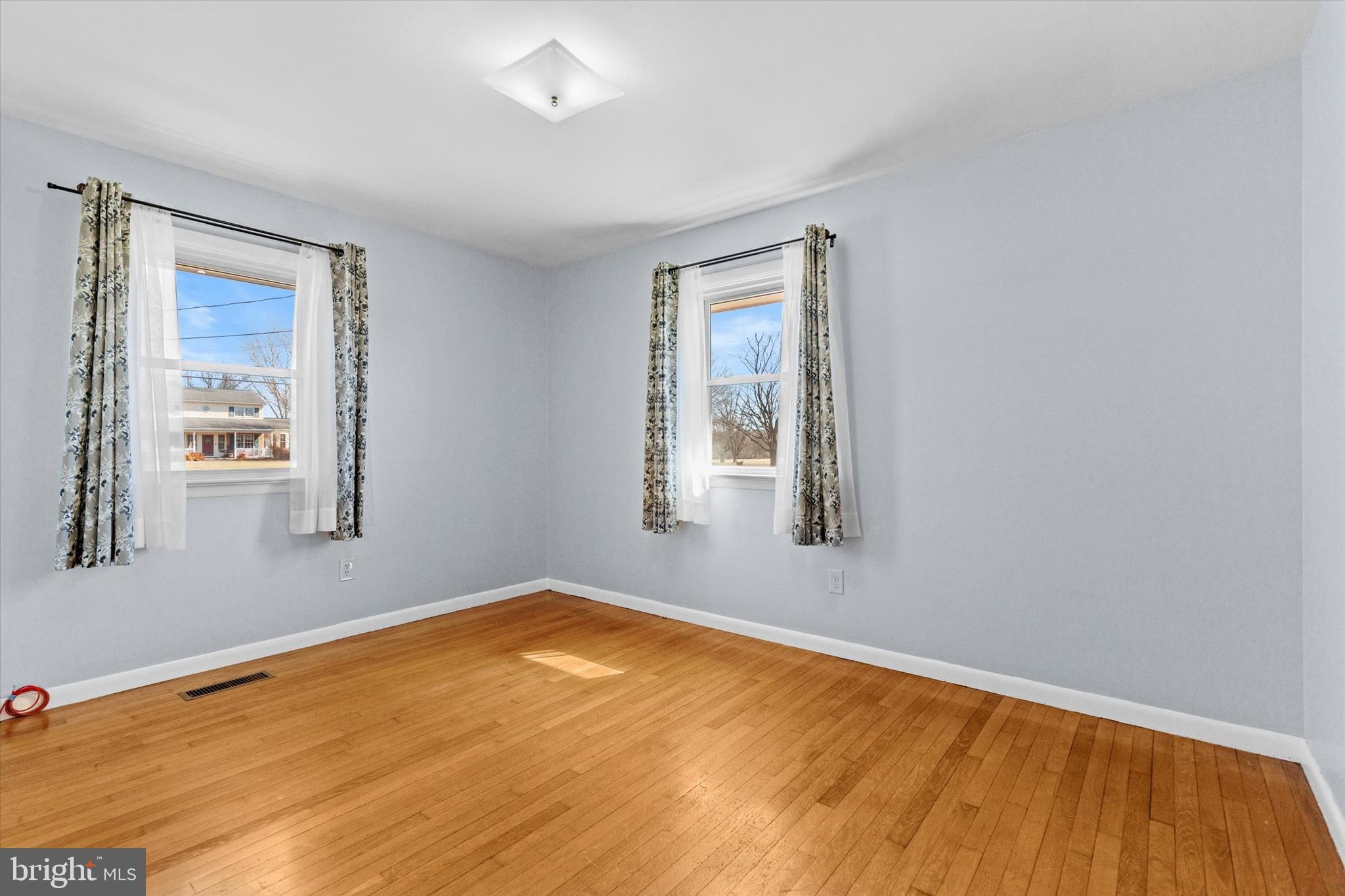 330 N Middlesex Rd