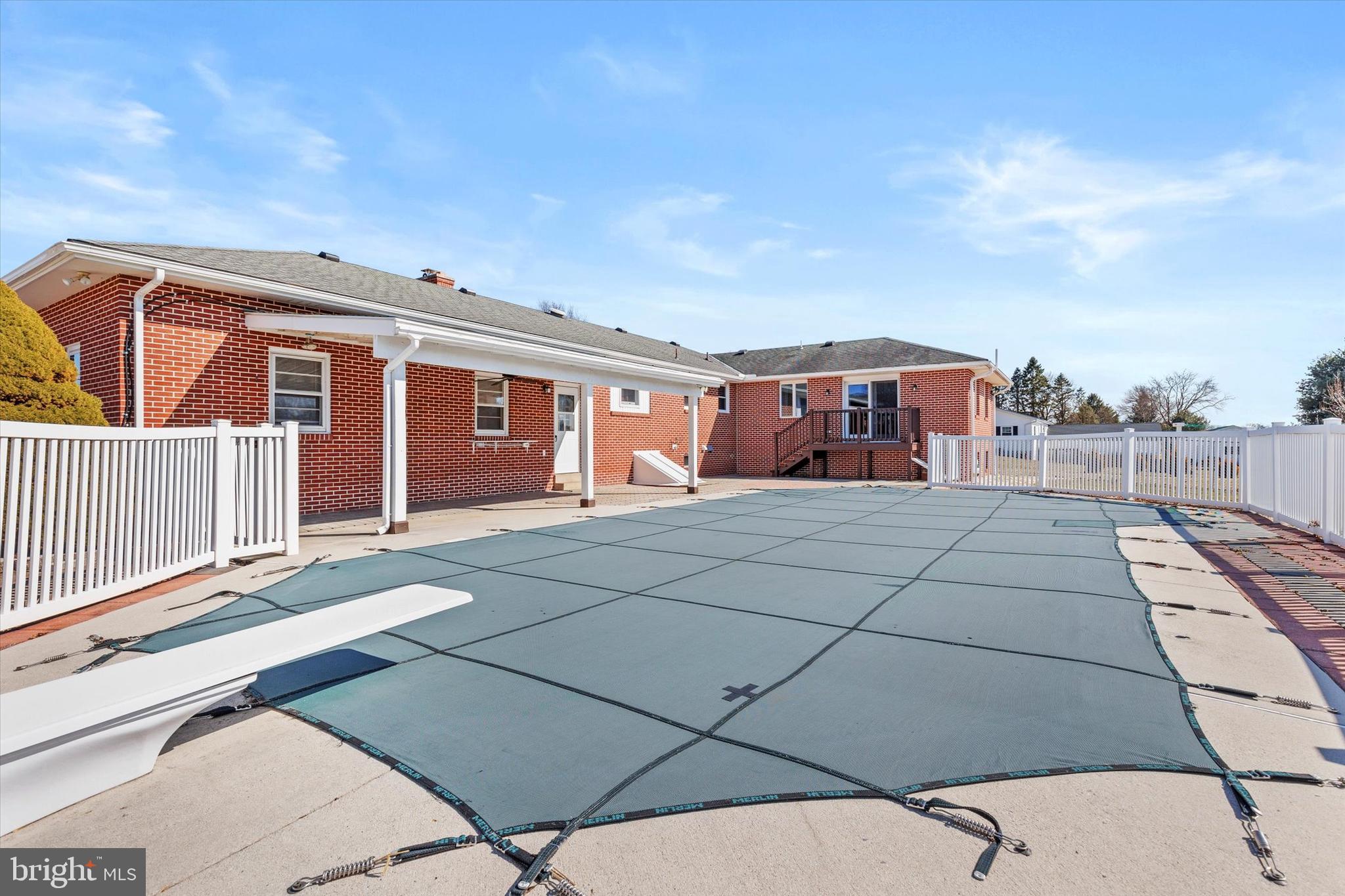330 N Middlesex Rd