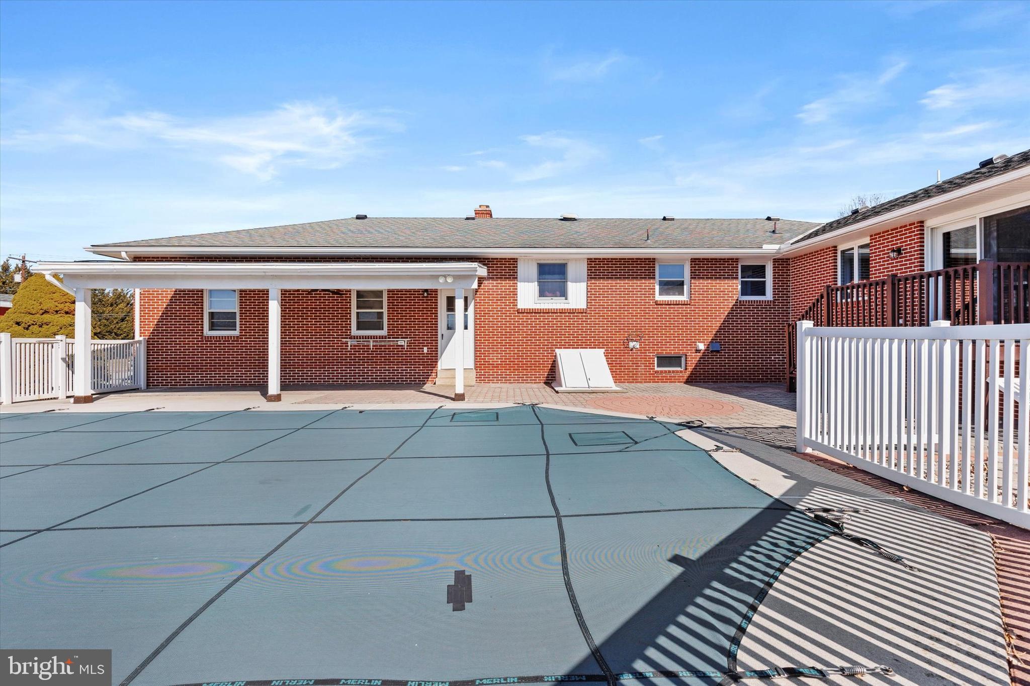 330 N Middlesex Rd