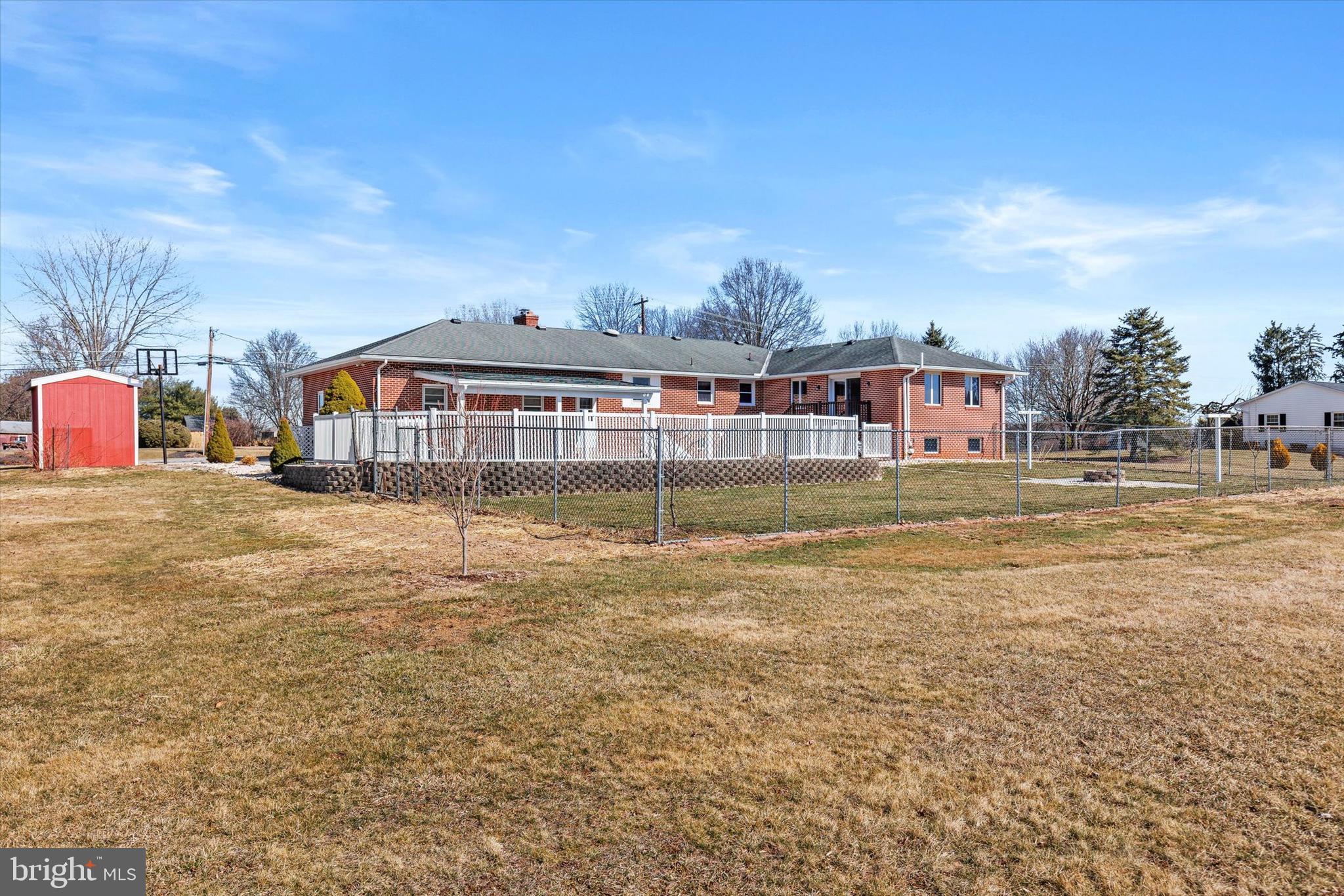 330 N Middlesex Rd